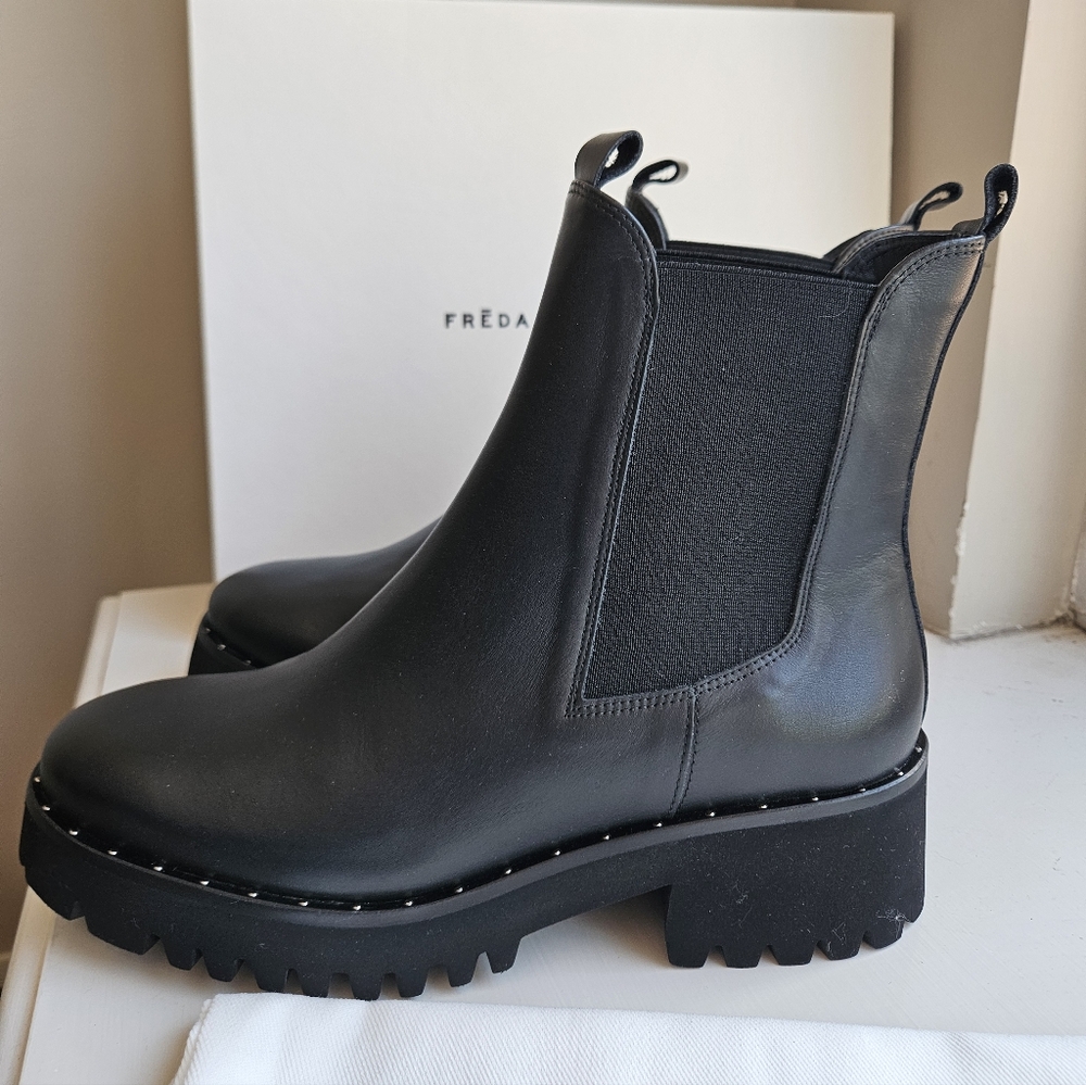 New Freda Salvador Black Brooke Chelsea Leather Boots - Size 7.5